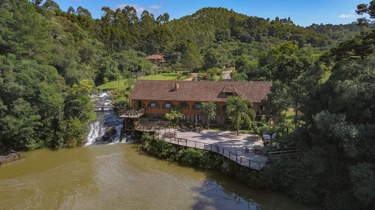 Vista da Pousada Lindnerhof em meio à natureza de Rio dos Cedros